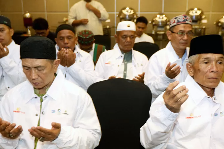 AQUA dan DMI Berikan Kesempatan Ibadah Umrah bagi Khadimatul Masjid dari Enam Provinsi. (Foto/AQUA.)