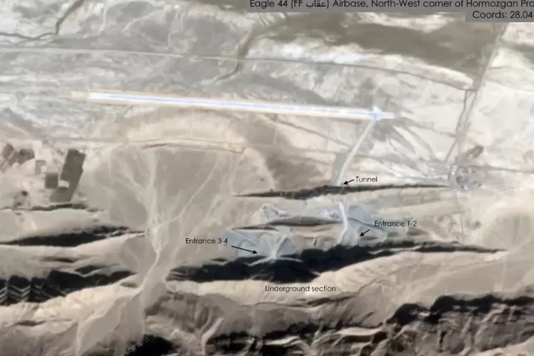 Citra satelit terbaru dari Google Earth, yang diambil pada September 2024, menunjukkan aktivitas konstruksi besar-besaran di pangkalan udara taktis ketiga Iran dekat Hamedan.