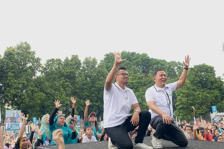Dokter Rayendra dan Eka Maulana di penghujung Festival Salam 5 Jari. (Foto/Tim Publikasi.)