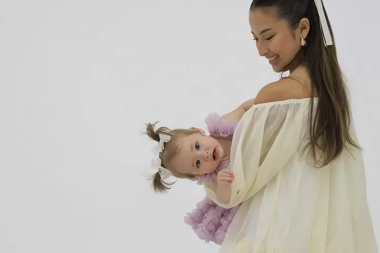 Jennifer Coppen &amp; Kamari Sky Wassink