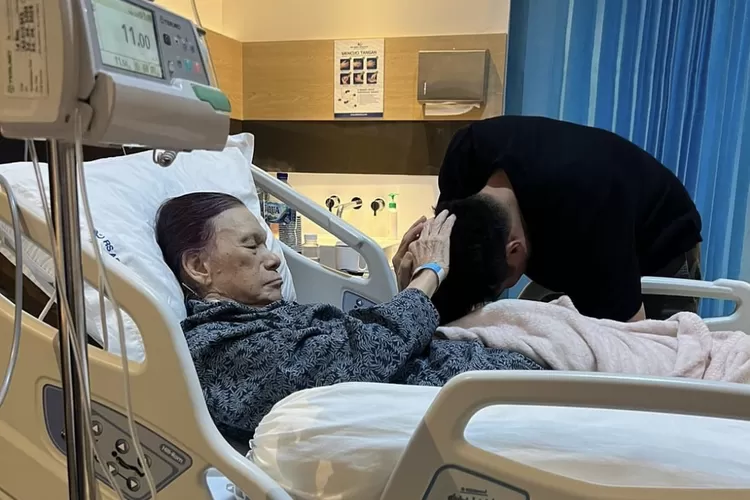 Baim Wong &amp; Ayahnya yang sedang sakit