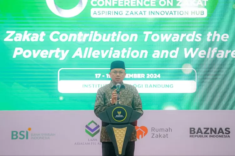 Pj Wali Kota Bandung Saat Membuka The 8th International Conference on Zakat (Iconz) yang digelar di Sasana Budaya Ganesha ITB Bandung, Rabu,18 Desember 2024. (Foto/Humas Pemkot Bandung.)