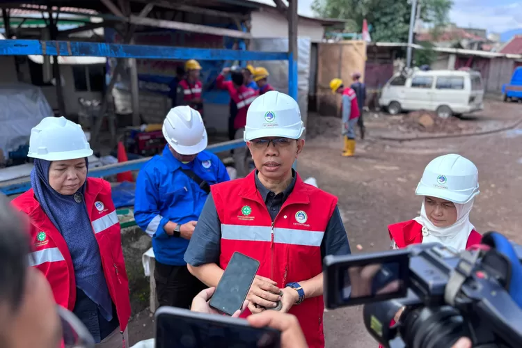 Saluran Pipa Bocor, PDAM Tritawening Siapkan Truk Air Bersih. (Foto/Humas Pemkot Bandung.)