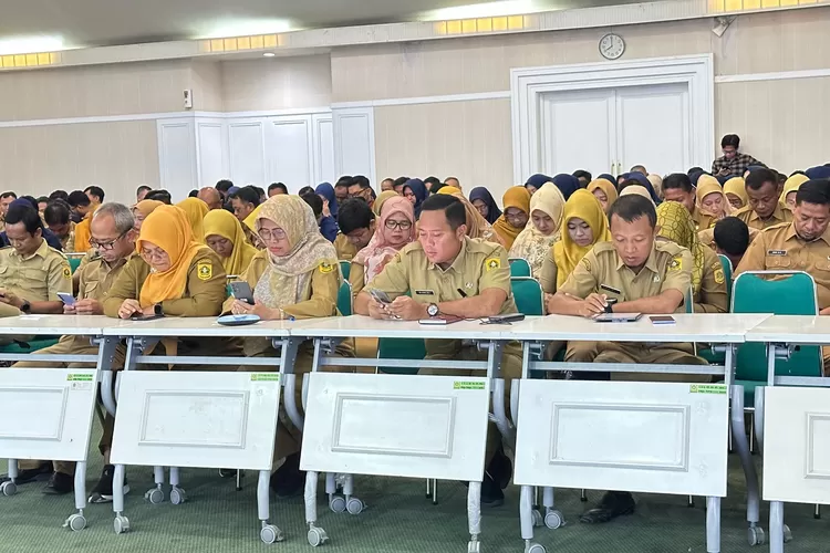 Sekda Kabupaten Bogor Ajak ASN Tingkatkan Literasi Melalui Program Selasa Membaca. (Foto/Humas Pemkab Bogor.)