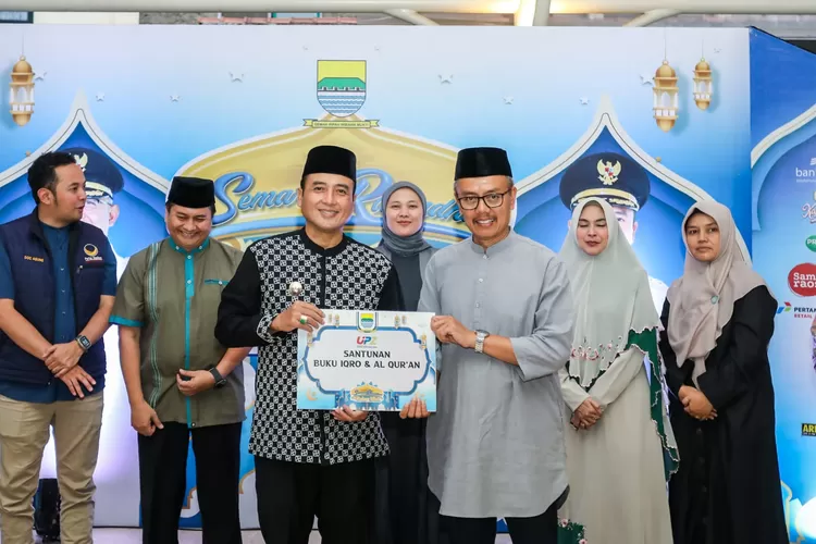 Wakil Wali Kota Bandung Ajak Masyarakat Amalkan Al-Qur&rsquo;an. (Foto/Humas Kota Bandung.)