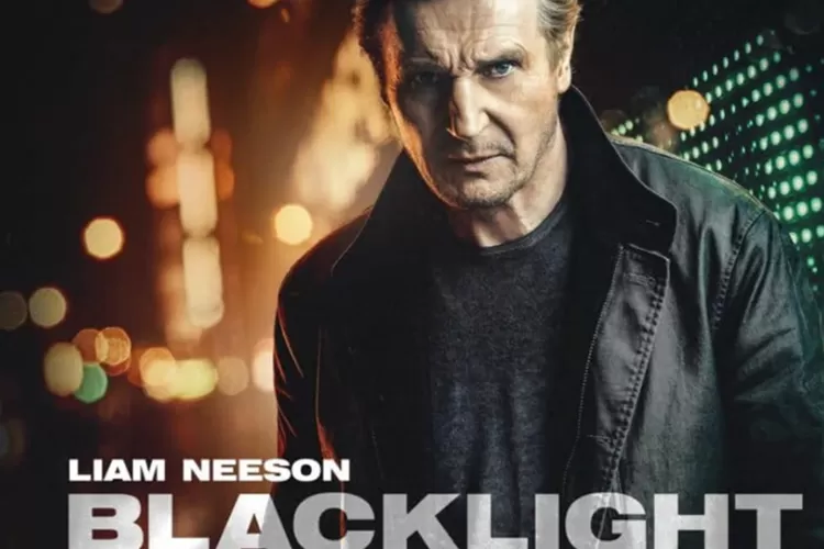 Sinopsis Film Blacklight (2022).