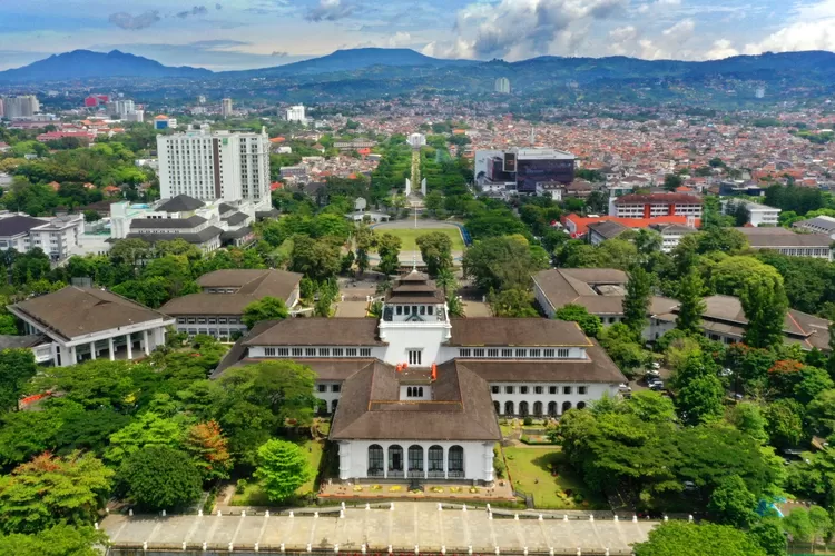 Pemdaprov Jabar Terbitkan SE Terkait Pemanfaatan Gedung Sate Sebagai Cagar Budaya untuk Kegiatan Pemerintahan. (Foto/Humas Jabar.)