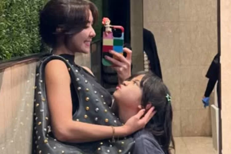 Gisel Bocorkan Rahasia Co-Parenting Bersama Gading Marten Setelah Bercerai.