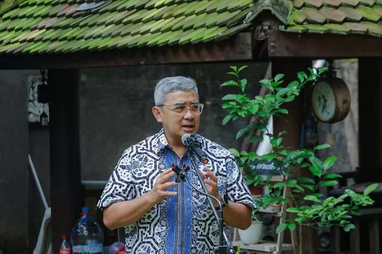 Wali Kota Bandung Muhammad Farhan mengapresiasi inisiatif pengelolaan sampah mandiri di RT 07 RW 03, Kelurahan Cijagra, Kecamatan Lengkong. (Foto/Humas Kota Bandung.)