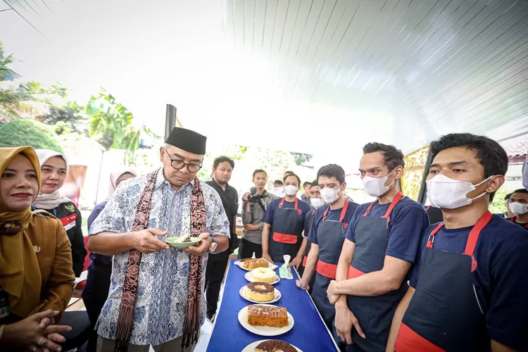 Wali Kota Bandung Saat Menghadiri Program Pelatuhan di Rutan Kelas 1 Bandung. (Foto/Humas Kota Bandung.)