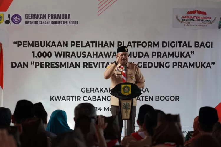 Bupati Bogor Rudy Susmanto saat membuka pelatihan platform digital untuk 1.000 wirausahawan muda Pramuka di Cibinong, Rabu (14/5/2025). (Foto/Humas Kabupaten Bogor.)