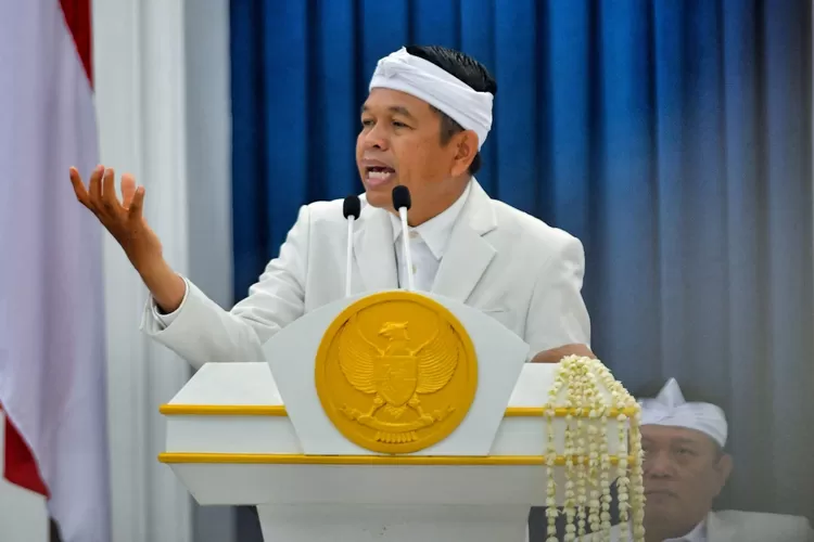 Gubernur Jawa Barat menghadiri Pelantikan DPD APDESI Provinsi Jawa Barat, dilanjutkan dengan Penandatanganan Kesepakatan Bersama dan Perjanjian Kerjasama Antara Pemerintah Daerah Provinsi Jawa Barat dengan Institut Teknologi Bandung di Aula Barat Gedung Sate, Kota Bandung, Kamis (15/5/2025). (Foto : Aji Baram - Biro Adpim Jabar)