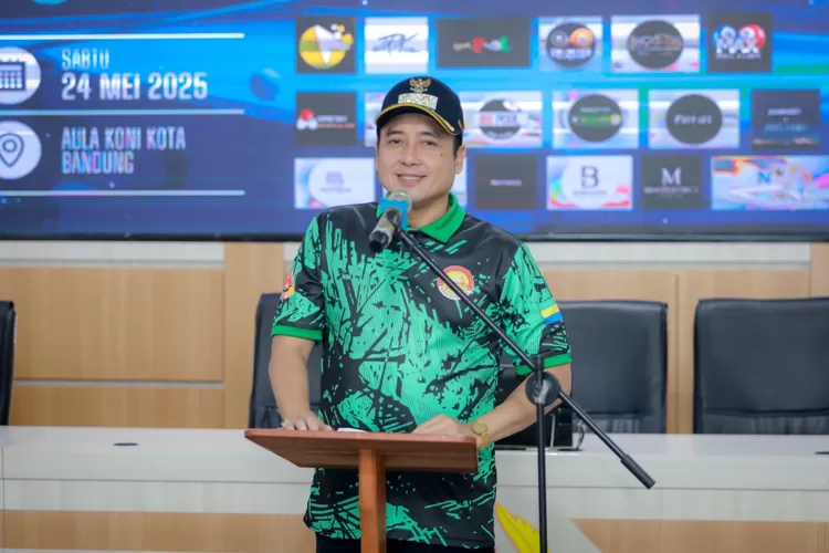 Wakil Wali Kota Bandung Erwin di pelantikan Pengurus Cabang Persatuan Olahraga Biliar Seluruh Indonesia (POBSI) Kota Bandung di Kantor Koni Kota Bandung, Sabtu 24 Mei 2025. (Foto/Humas Kota Bandung.)