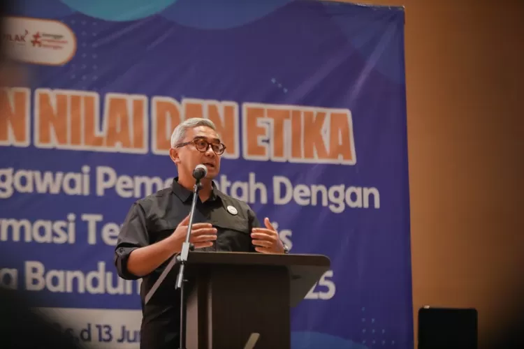 Wali Kota Bandung Muhammad Farhan saat membuka orientasi bagi Pegawai Pemerintah dengan Perjanjian Kerja (PPPK) tenaga teknis di Hotel Grandia, Kamis 12 Juni 2025. (Foto/Humas Kota Bandung.)