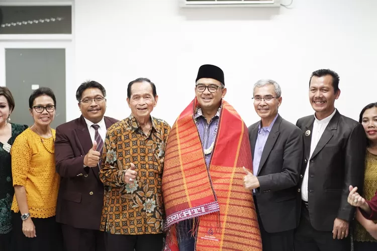 Wali Kota Bandung Muhammad Farhan dalam Pertemuan dengan Jemaat Gereja HKBP Resort Kota Bandung, di Aula Gereja HKBP Jalan Riau, Minggu, 15 Juni 2025. (Foto/Humas Kota Bandung.)