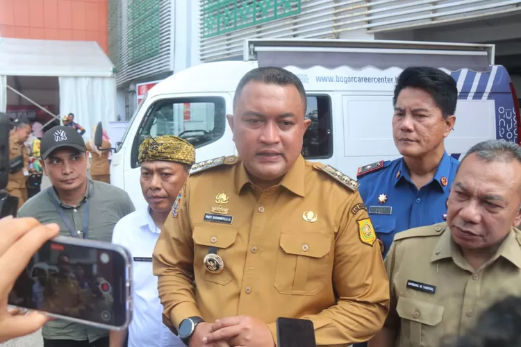 Bupati Bogor Rudy Susmanto memastikan pembangunan Jalan Rancabungur dan Leuwiliang tetap menjadi prioritas dan seluruh tahapan terus berjalan. (Foto/Humas Kabupaten Bogor.)