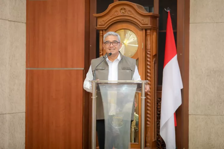 Wali Kota Bandung Muhammad Farhan saat menghadiri kegiatan Mayor Lecture bersama 47 ASN Kota Bandung yang digelar di Auditorium Balai Kota Bandung, Rabu 25 Juni 2025. (Foto/Humas Kota Bandung.)