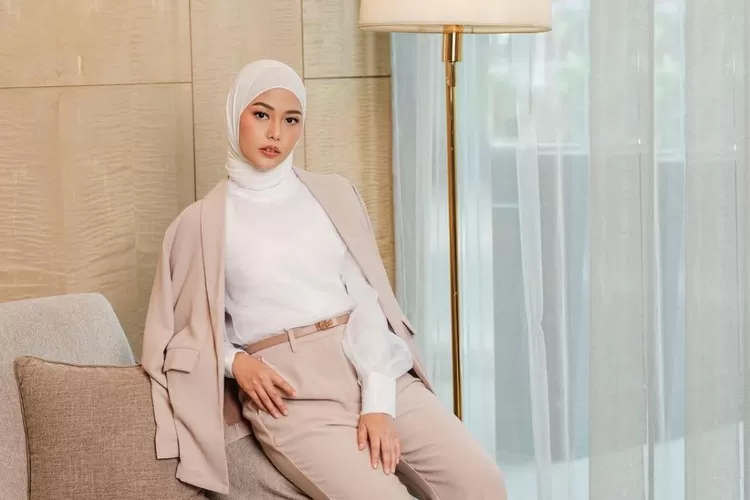 Potret Dara Arafah, selebgram sekaligus YouTuber yang data pribadinya disebar oknum pegawai asuransi. (Foto/Instagram.)