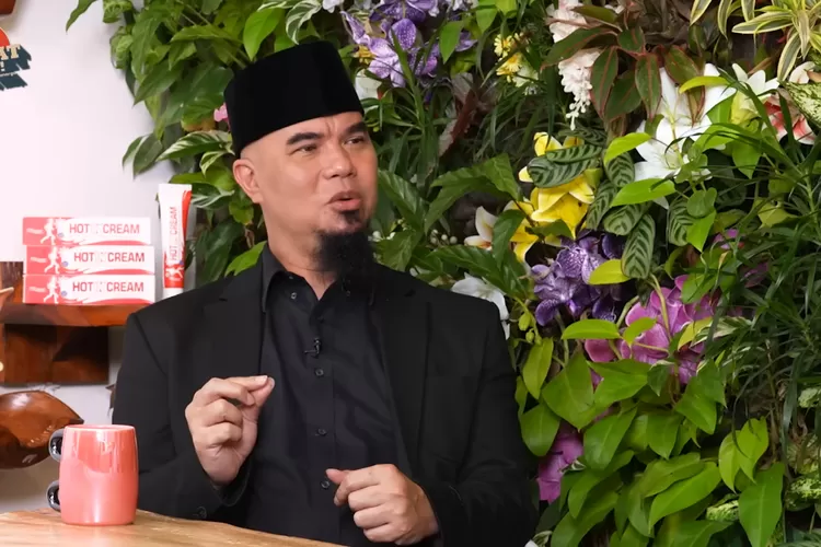 Ahmad Dhani saat hadir di podcast YouTube Curhat Bang Denny Sumargo. (Foto/TL YouTube Curhat Bang Denny Sumargo.)