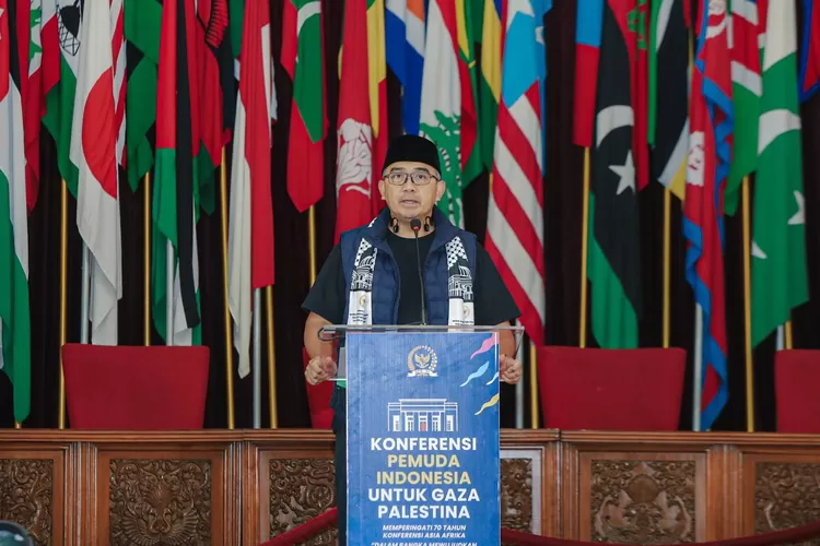 Wali Kota Bandung, Muhammad Farhan, saat menghadiri Konferensi Pemuda Indonesia untuk Gaza Palestina yang digelar di Gedung Merdeka, Sabtu 12 Juli 2025. (Foto/Humas Kota Bandung.)