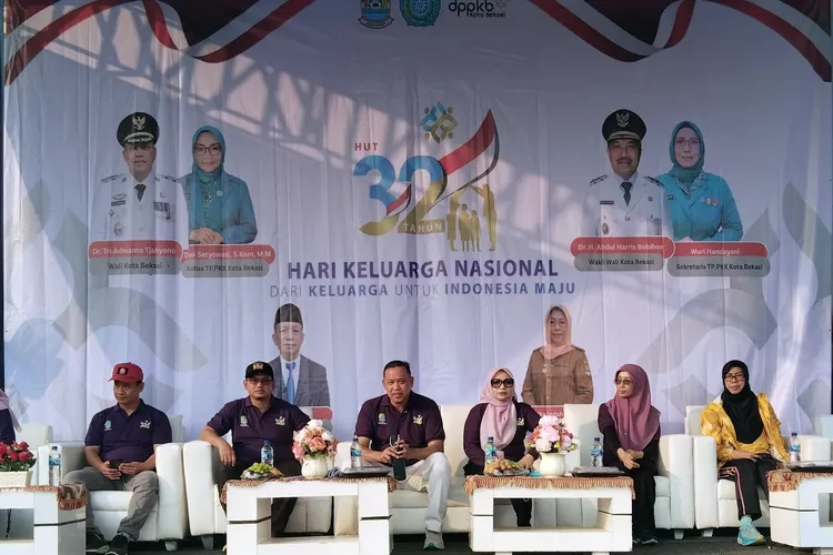Ketua DPRD Kota Bekasi saat menghadiri peringatan Hari Keluarga Nasional (Harganas) ke-32 tingkat Kota Bekasi pada hari minggu, 20 Juli 2025, di Plaza Patriot Candrabhaga, Kota Bekasi. (Foto/Humas DPRD Kota Bekasi.)