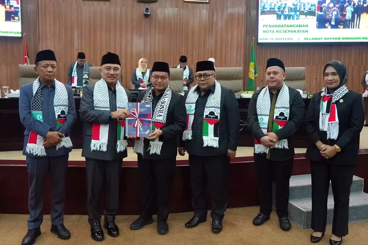 DPRD Kota Bekasi Gelar Sidang Paripurna Strategis : Bahas RPJMD, KUA-PPAS, dan Dukungan Kemanusiaan. (Foto/Humas DPRD Kota Bekasi.)