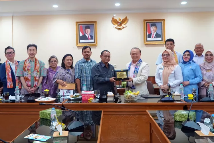 DPRD Kota Bekasi Sambut Anggota Dewan Prefektur Chiba, Bahas Pengelolaan Sampah dan Transportasi Berkelanjutan. (Foto/Humas DPRD Kota Bekasi.)
