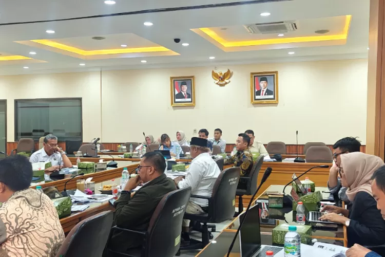 Komisi IV DPRD Kota Bekasi menggelar rapat dengar pendapat dengan mitra kerja pemerintah daerah untuk membahas RKPD 2026 pada Rabu, 6 Agustus 2025, pukul 13.00 WIB di Aula Lantai III Gedung DPRD Kota Bekasi. (Foto/Humas DPRD Kota Bekasi.)