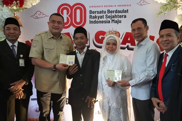 Bupati Bogor Rudy Susmanto saat menghadiri rangkaian kegiatan peringatan Hari Ulang Tahun ke-80 Kemerdekaan Republik Indonesia di Kecamatan Cibungbulang, Selasa (12/8/2025). (Foto/Humas Kabupaten Bogor.)