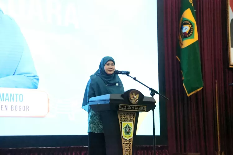  Ketua TP PKK Kabupaten Bogor, Eva Rudy Susmanto membuka kegiatan lomba paduan suara PKK tingkat Kabupaten Bogor, di Auditorium Sekretariat Daerah, Cibinong, Selasa (12/8). (Foto/Humas Kabupaten Bogor.)