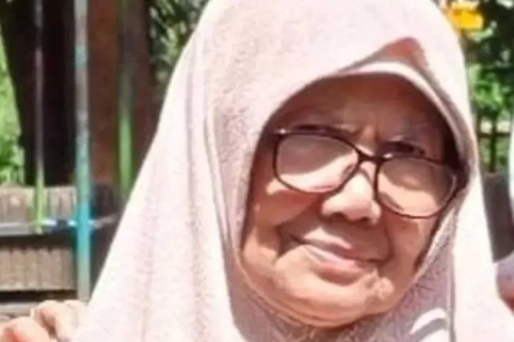 Endang (78), pemilik kafe di Klaten, terjerat kasus dugaan pelanggaran hak siar usai acara halal bihalal keluarga. (Foto/Tiktok - DON47)