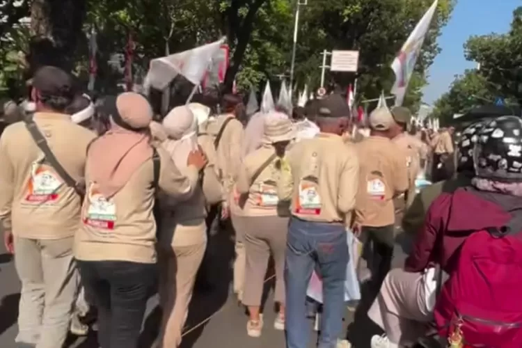 Ribuan buruh dari berbagai sektor mulai bergerak menuju kawasan Patung Kuda Monas, Kamis (28/8), sebelum melanjutkan aksi ke depan Gedung DPR RI. (Foto/Instagram - info_jabodetabek)