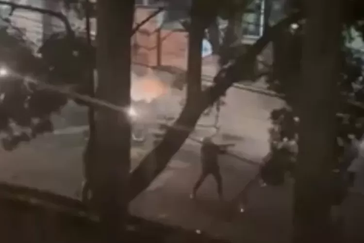 Universitas Islam Bandung (Unisba) dan Universitas Pasundan (Unpas) yang diserang oknum polisi dengan gas air mata (Instagram/ @info.mahasiswaunisba).