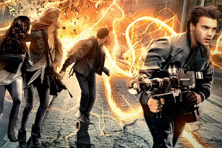 Sinopsis Film The Darkest Hour (2011).