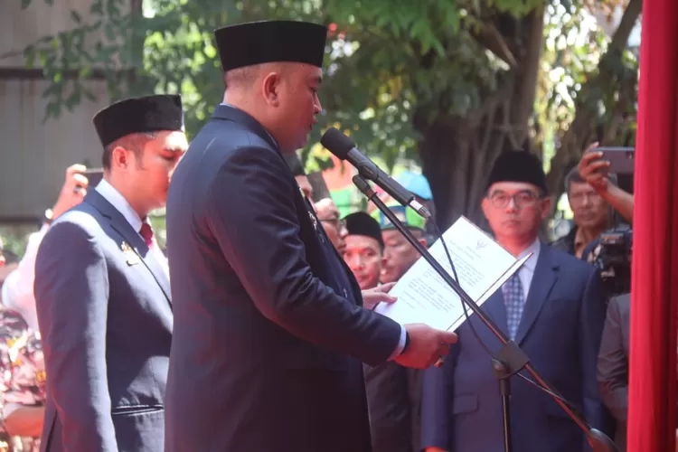 Bupati Bogor, Rudy Susmanto, kembali melantik tiga Pejabat Pimpinan Tinggi Pratama di lingkungan Pemerintah Kabupaten Bogor, bertempat di Alun-Alun Kecamatan Jonggol, Selasa (10/9). (Foto/Tim Komunikasi Publik/Diskominfo Kabupaten Bogor.)