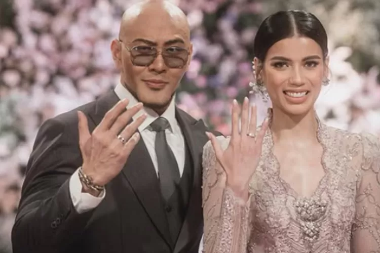 Isu retaknya rumah tangga Deddy Corbuzier dan Sabrina Chairunnisa bikin banyak netizen terkejut dan berharap kabar ini tak benar adanya. Foto: Instagram/@sabrinachairunnisa_
