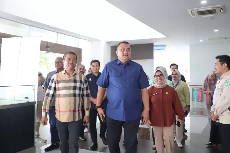 Bupati Rudy Susmanto Pastikan Fasilitas Kesehatan di Parung Layani Masyarakat Secara Optimal. (Foto/Humas Kabupaten Bogor.)