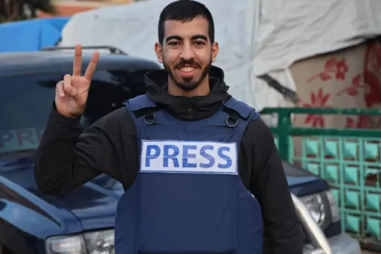 Saleh Aljafarawi, jurnalis muda Palestina, gugur saat meliput bentrokan di Gaza. Dunia pers berduka. Foto: Al Jazeera.