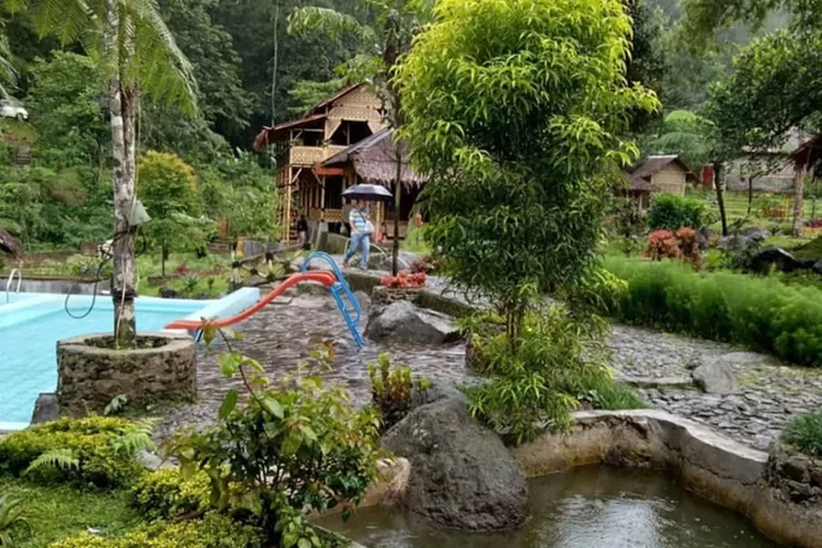 Suasana senja di Kampoeng Wisata Cinangneng, Bogor tempat terbaik untuk menenangkan diri dan mengenal budaya Sunda lebih dekat. Foto Istimewa.