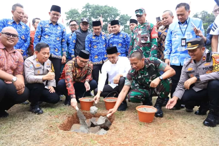 Jaro Ade Dampingi Peluncuran Koperasi Desa Merah Putih Serentak se-Indonesia. (Foto/Diskominfo Kabupaten Bogor.)
