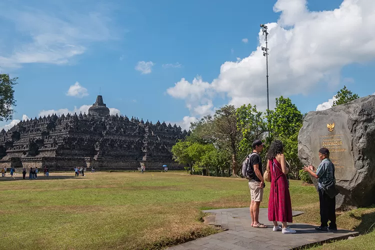 Panorama Candi Borobudur dari atas bukit menoreh simbol ketenangan dan keindahan Magelang yang abadi. Foto: Istimewa.