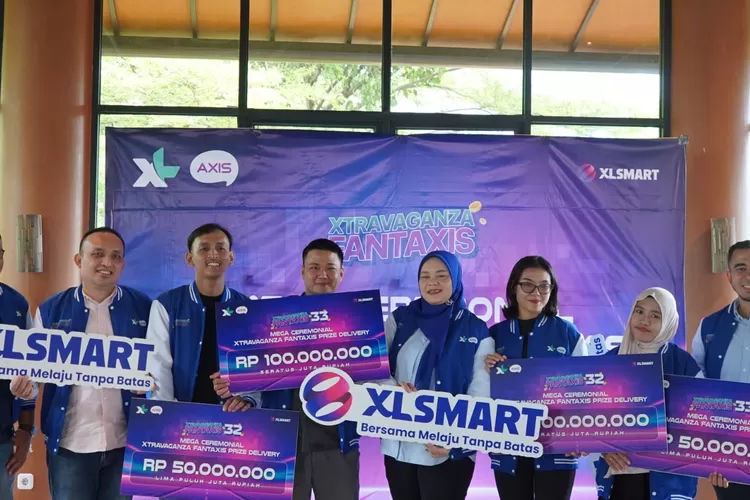 XLSMART&nbsp; kepada Pemenang Program Loyalitas Xtravaganza FantAXIS. (Foto/XLSMART.)