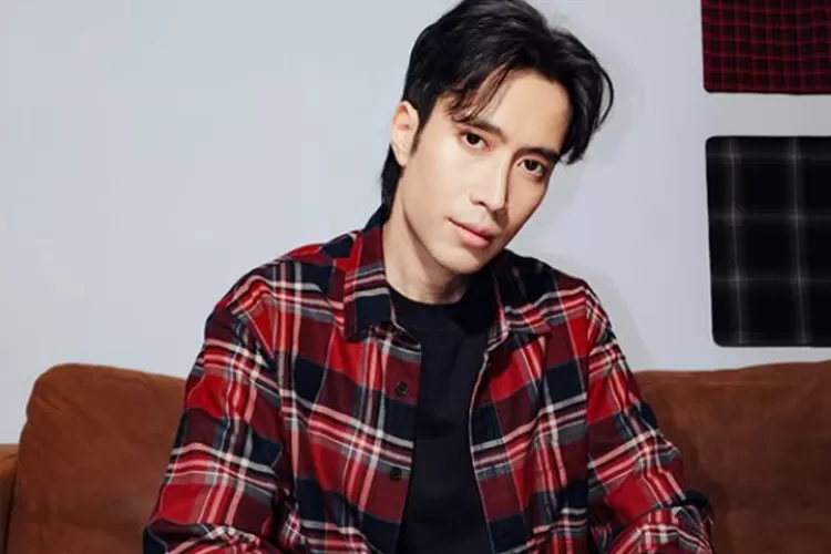 Vidi Aldiano tampil tenang dan optimis saat menanggapi isu kesehatan yang ramai dibahas media. Foto: Instagram/@vidialdiano