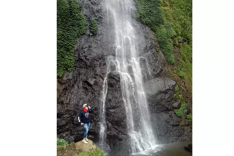 Panorama alam Subang 2025 perpaduan curug biru, bukit berkabut, dan pantai eksotis yang jadi destinasi favorit wisata keluarga tahun ini. Foto: Istimewa.
