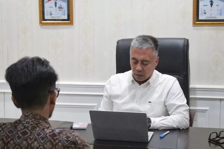 Denny Mulyadi: Armada Dinas Listrik Tak Mengurangi Porsi Belanja untuk Warga. (Foto/istimewa.)