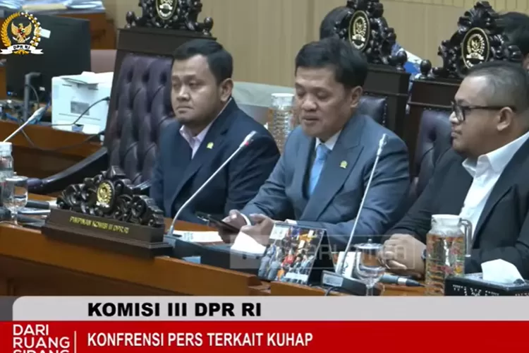 Konfrensi Pers usai disahkannya RKUHAP menjadi undang-undang pada 18 November 2025 di Senayan. Foto Tangkapan Layar YouTube DPR RI.