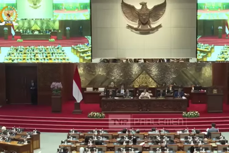 Suasana pengesahan RKUHAP dalam Rapat Paripurna DPR di Senayan pada 18 November 2025. Foto Tangkapan Layar YouTube DPR RI.