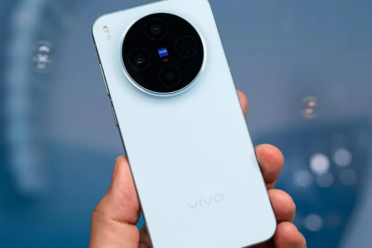 Modul kamera ZEISS pada Vivo X300 Pro membawa peningkatan besar untuk pengalaman mobile photography. Foto: GSM Arena.