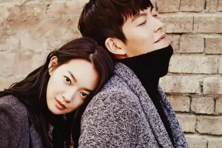 Shin Min Ah - Kim Woo Bin siap melangkah ke pelaminan pada 20 Desember 2025. Foto Tangkapan Layar.