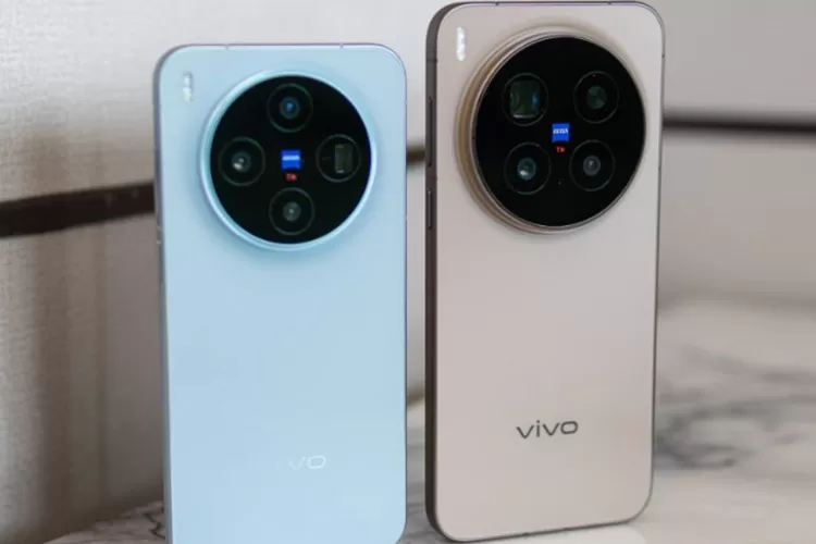Vivo X300 Pro menonjol dengan modul kamera ZEISS terbaru dan desain khas flagship premium. Foto: GSM Arena.